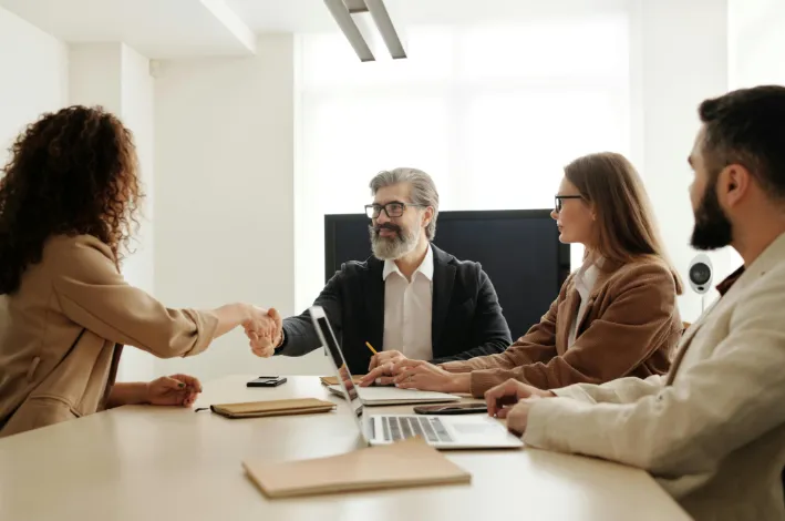 Agente di approvvigionamento vs. agente di acquisto: definizione della moderna catena di approvvigionamento